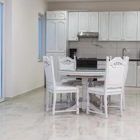 Апартаменты Drazena *